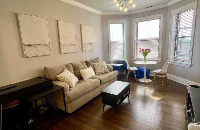 665 W Barry Avenue, photos photos