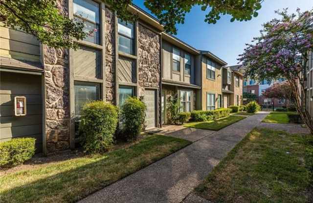 2 Bd / 2 Ba Townhome Minutes Away From Campus  Downtown! photos photos