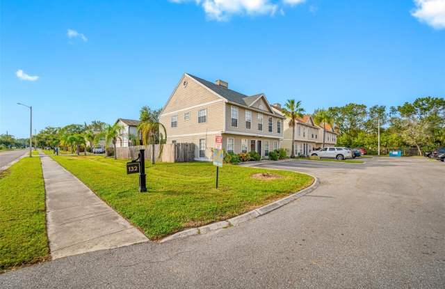 132 DOUGLAS ROAD W photos photos