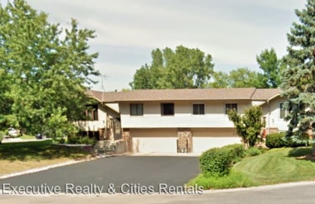 1374 Lakeside Cir - 1374 Lakeside Circle, Eagan, MN 55123