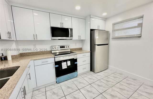 1075 Riverside Dr Gallery 3