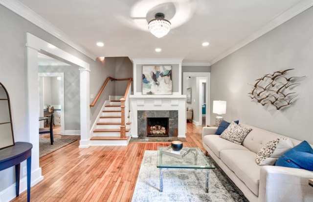 932 GLEN ARDEN Way NE Gallery 3