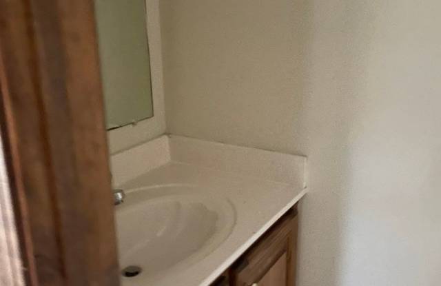 Lovely 2 bedroom 1.5 Bath Townhome Located in City of Fountain Inn !!! photos photos