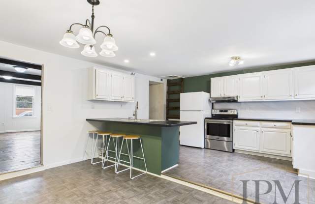 Available Now! Charming 2 Bedroom Home with Oversized Private Yard in York, Pa! - 115 North Newberry Street, York, PA 17401