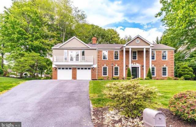 5033 OAKCREST DRIVE Gallery 2