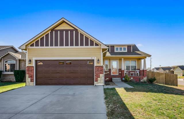 Need lots of storage? CHECK OUT THIS 2 BEDROOM BEAUTY! photos photos