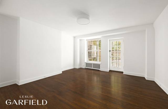 216 East 61st Street Gallery 1