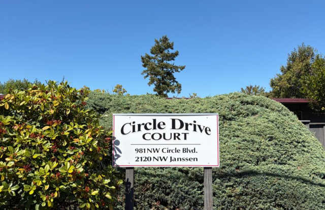 (690) Circle Court - 1 Bedroom / 1 Bathroom Gallery 1
