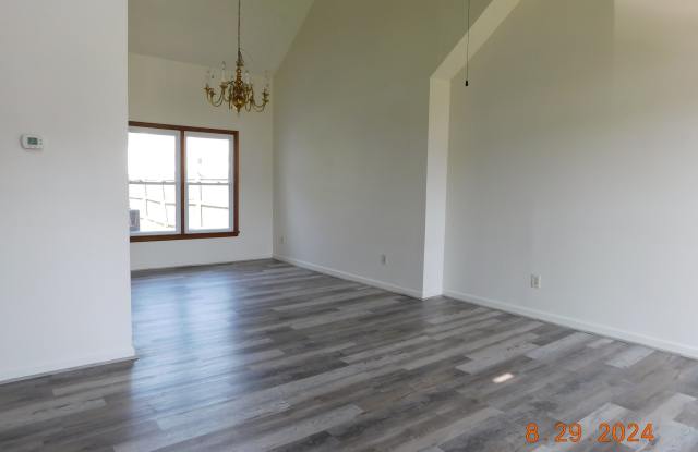 1461 Thamesford Dr. Gallery 2