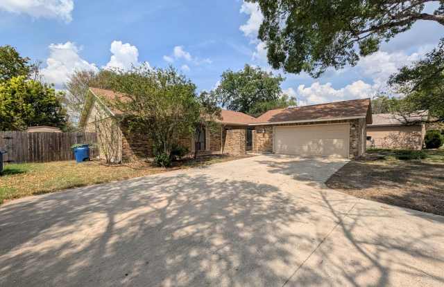 Summerwood Neighborhood / Access to River  Park & Tennis Courts / Fridge / Fenced in Backyard / CISD Gallery 3
