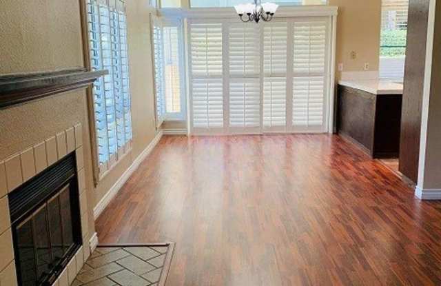 26129 McBean Pkwy Gallery 4