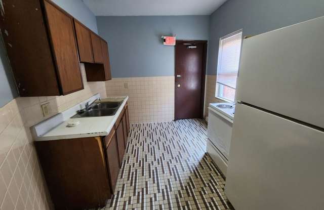 College 3 Bedroom Apartment with Office for Rent near Gannon photos photos