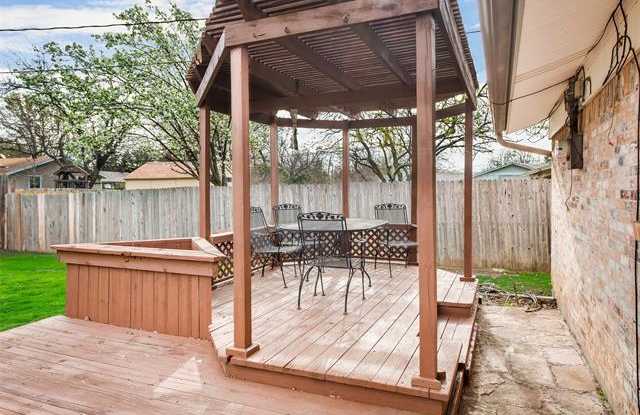 820 N Ector Drive Gallery 4