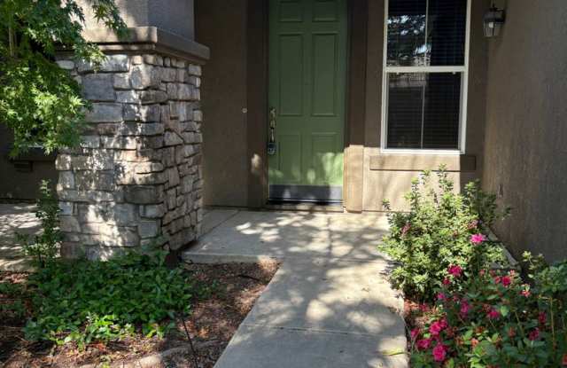 Beautiful Home in Desirable Lincoln Crossing! Gallery 3