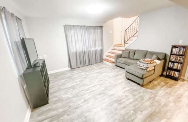 5412 Campbell Highway - A Gallery 3