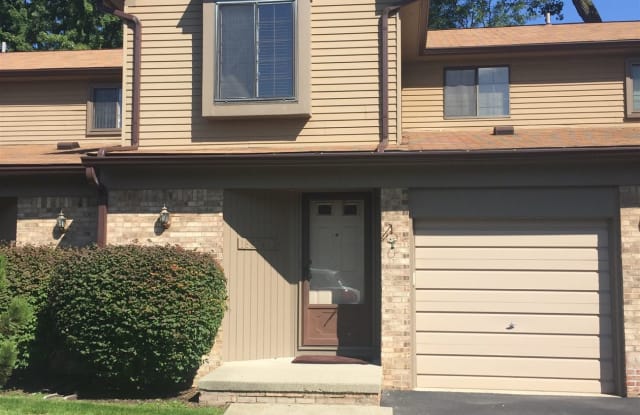 18674 W 13 Mile Rd Apt 2 - 18674 West 13 Mile Road, Beverly Hills, MI 48025