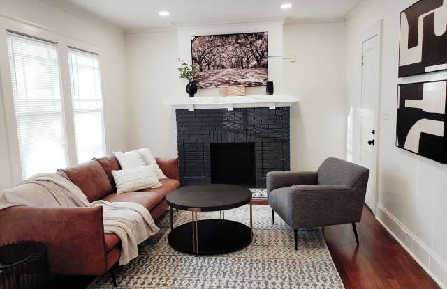 Room in 4 Bedroom Home at Evans Dr SW photos photos