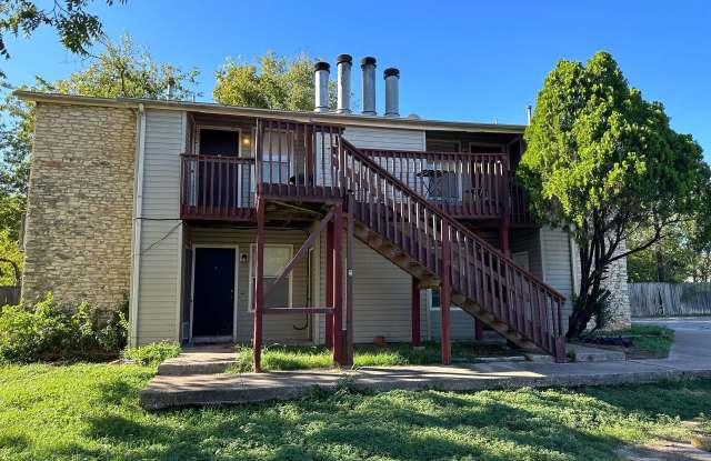 Spacious 4-plex in Central Location photos photos