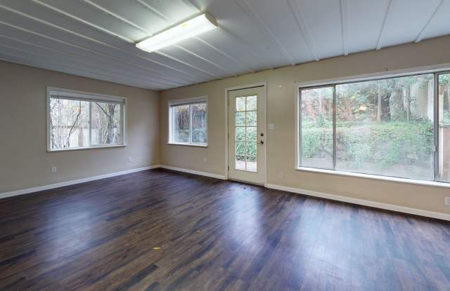 Large Bremerton Duplex Unit Available for Rent, Minutes from PSNS! photos photos
