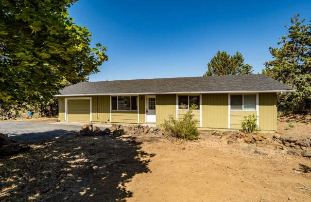 Updated 3-Bed Home on Spacious Lot – 10 Mins to Downtown Bend! photos photos