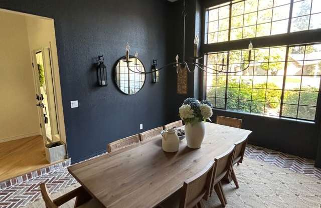 Stunning Renovated Home on Michelbook Golf Course in McMinnville Gallery 4