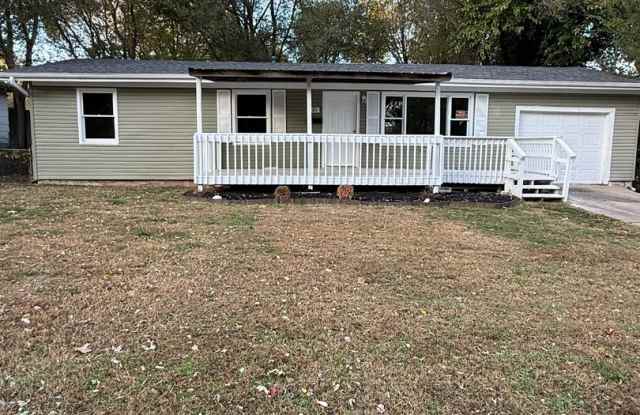 3+ bedroom/2 bath house - 3211 West Walnut Street, Springfield, MO 65802