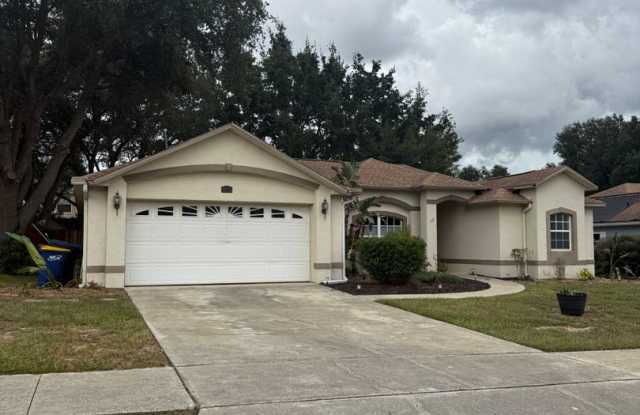 4/2 with Fenced Yard and Lake Access Gallery 3
