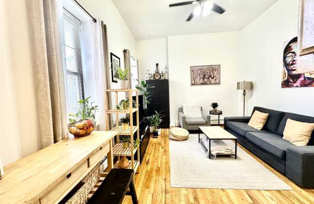 86 SOUTH ST Gallery 3