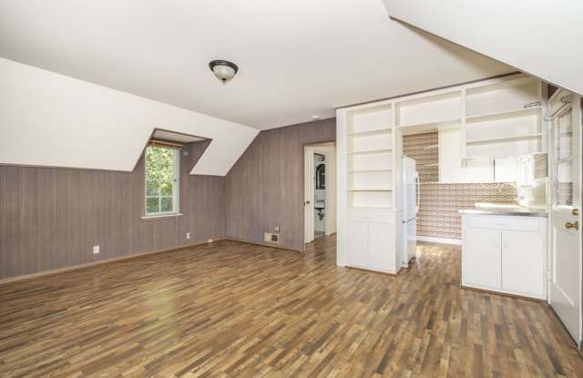 1 Bed, 1 Bath Standalone ADU w/ Laundry & Private Yard in Prestigious Crescent Park Gallery 4