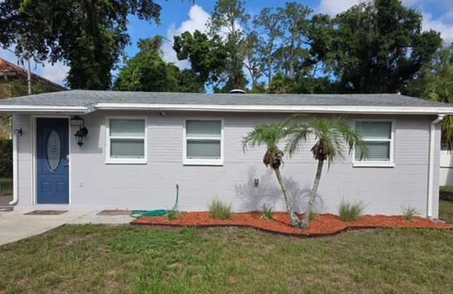 Updated 2 bedroom 1 bathroom with bonus room in Tampa!! photos photos