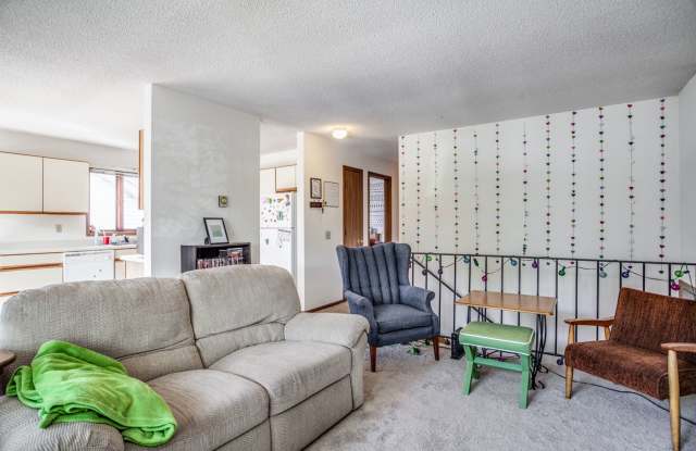 3 Bed | 1 Bath | Available Oct 15 Gallery 3