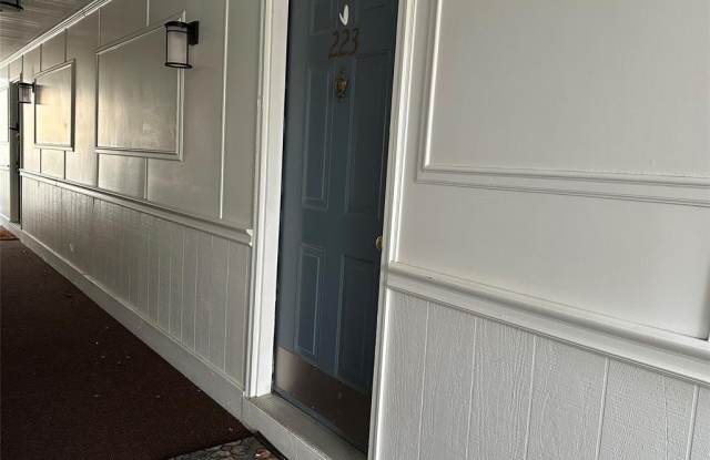 223 Larch Lane - 223 Larch Lane, Bergen County, NJ 07430