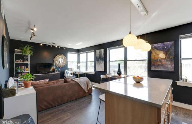 212 OAKWOOD Street SE unit: 322 photos photos