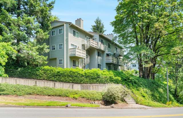 Beautiful, bright 2-bdrm/2.5-bath Lake Oswego condo. W/D, covered parking, pool, serene setting photos photos