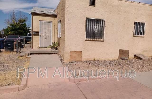 409 Yale Blvd SE photos photos