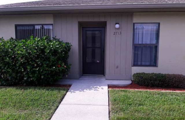 Short term, turnkey furnished, 2 bedroom, 2 bathroom condo in convenient Bradenton location. photos photos