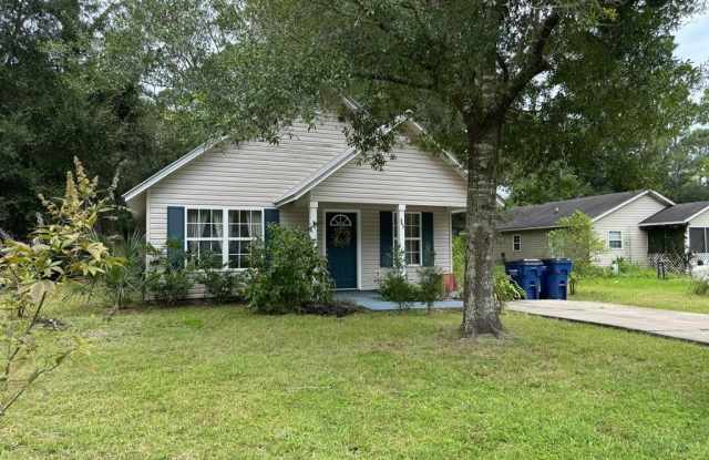 363 22nd Ave - 363 22nd Avenue, Apalachicola, FL 32320