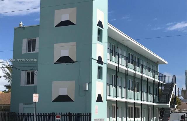 1815 NW 1st CT photos photos