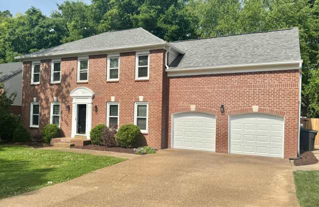 4 Bedroom Home w/ Luxury Kitchen in Downtown Franklin. Gallery 3
