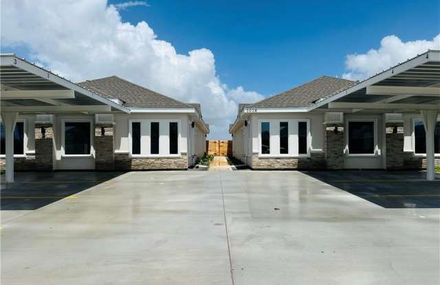 1018 N Clarence Avenue photos photos