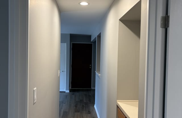 880 North Lakeside Drive Gallery 3