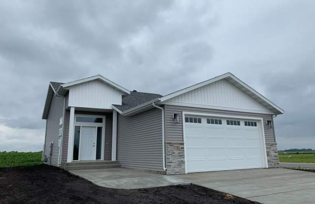 3051 39th Ave S - 3051 39th Avenue South, Moorhead, MN 56560