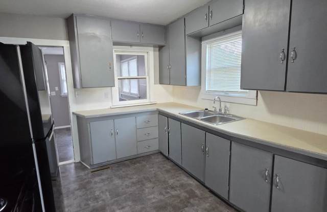 938 S Hiram - 3 Bedroom, 1 Bathroom Home with 1 Car Garage - $995 photos photos