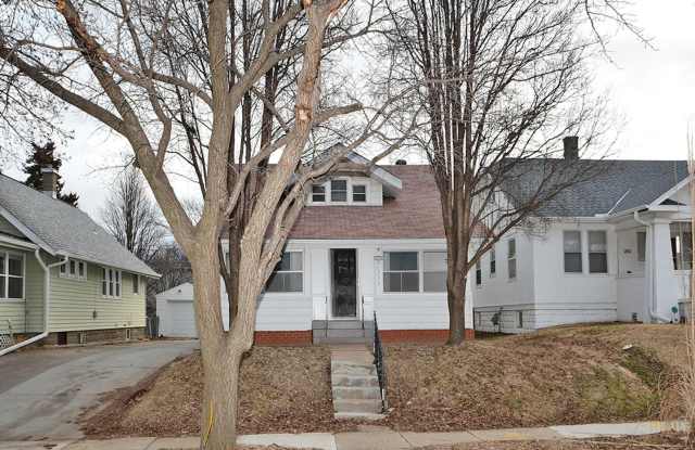 ✨ Beautifully Updated 3-Bedroom Home in Wearne Park ✨ photos photos