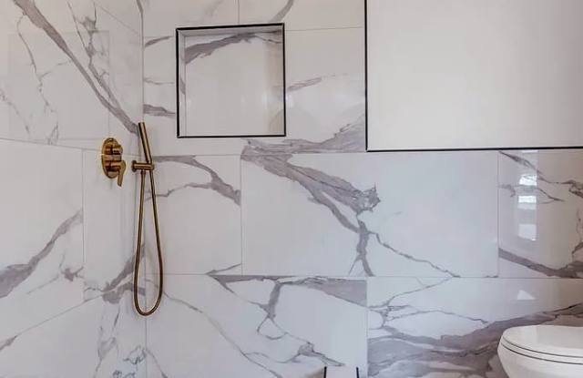 422 7th Street West Gallery 3