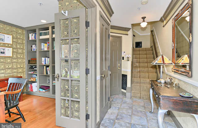 5127 GARDNER DRIVE Gallery 4