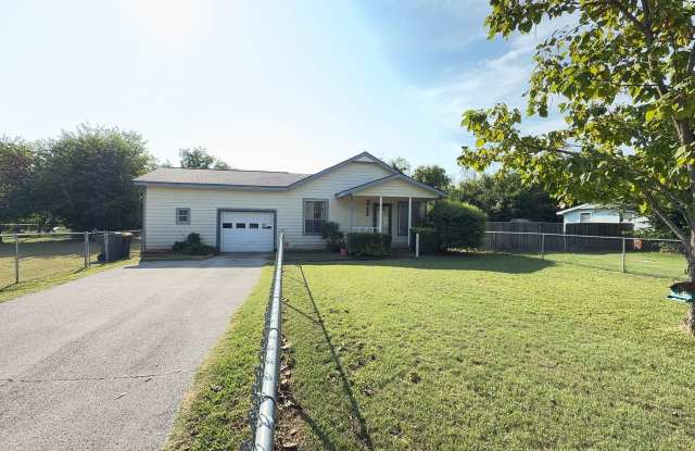 Welcome to this charming 3 bedroom, 1 bath house close to downtown Jenks! photos photos