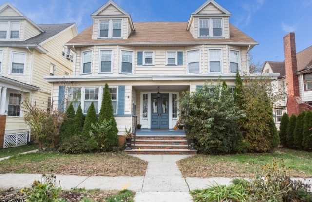 66 Essex Ave photos photos
