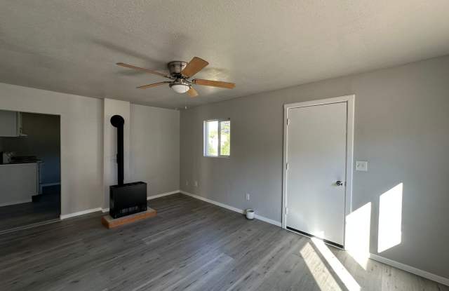 Remodeled 2 bedroom home in Myrtle Creek Gallery 4