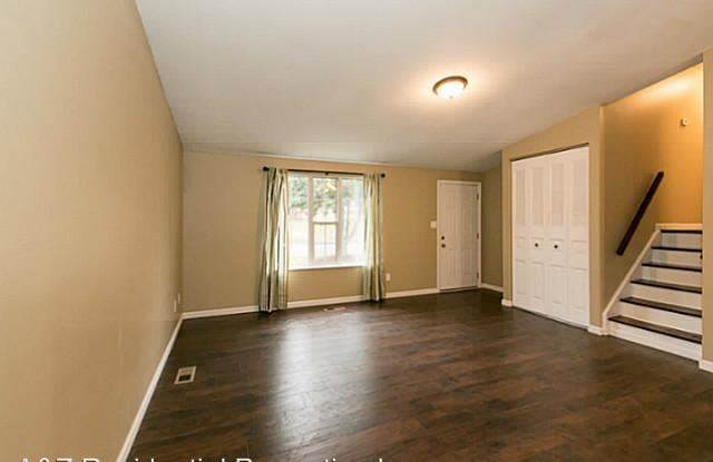 1206 Farmfield Lane Gallery 3